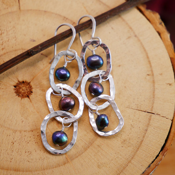 Freshwater Pearl Interlocking Hammered Hoop Earrings